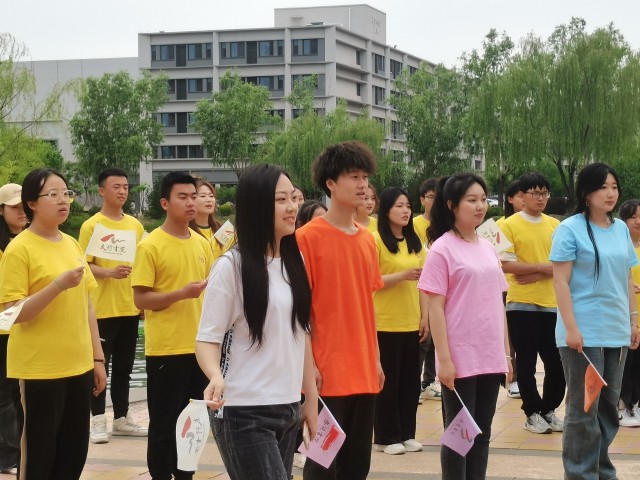 踔厉奋发 激昂岁月 在红色的五月 一起唱响青春——太行书院“五四”红歌快闪活动