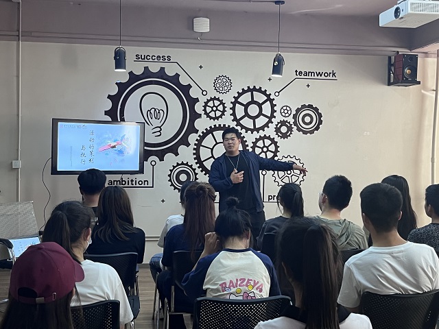学习中进步 奋起而行 构筑完满之路——干部领袖赋能计划系列活动