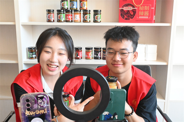 【三下乡】吃下一口辣 感受这份正宗南席味——乡味“YOU”选公益直播助农实践团走进南席辣椒厂