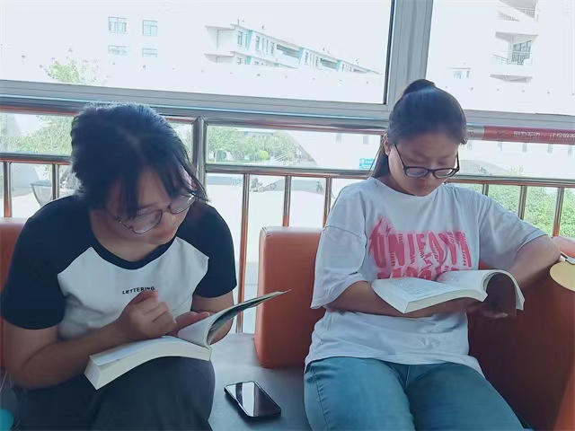 从“舞蹈房”到“鹅厂”我们的腾讯我们的以前——向商书屋第29期:《腾讯传》