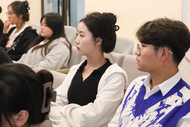 颂五四奋斗精神 扬青年青春风采——箕城书院举办第11期“记录星期二”纪录片放映活动