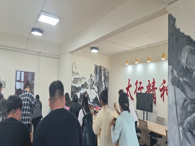 律动舞青春 会心交谈 释放天性——心情体验坊第一期