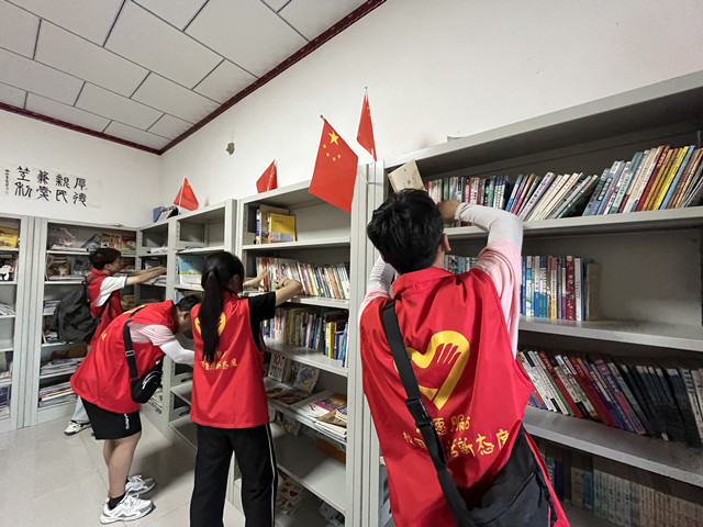 【三下乡】一个人讲一座村 农家书屋里的精神文化建设——白燕书院同心燃梦乡村振兴促进团“三下乡”活动