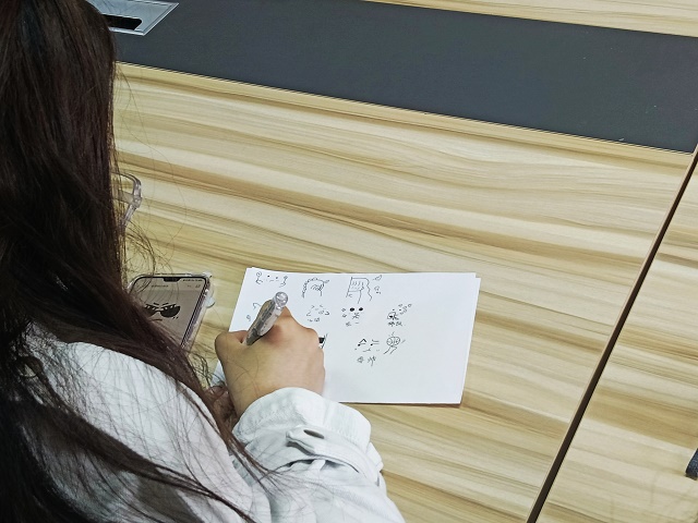创意表情 心悦生活——杏花书院绘云端百态害羞片场