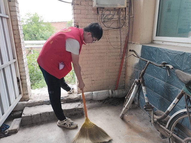 【三下乡】阳光清扫 村庄治理焕然一新