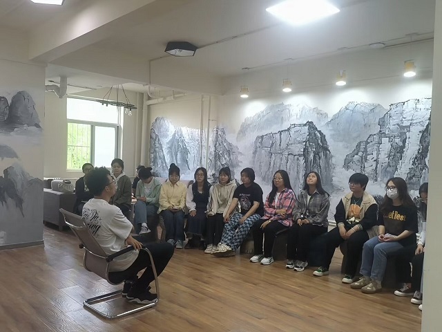 律动舞青春 会心交谈 释放天性——心情体验坊第一期
