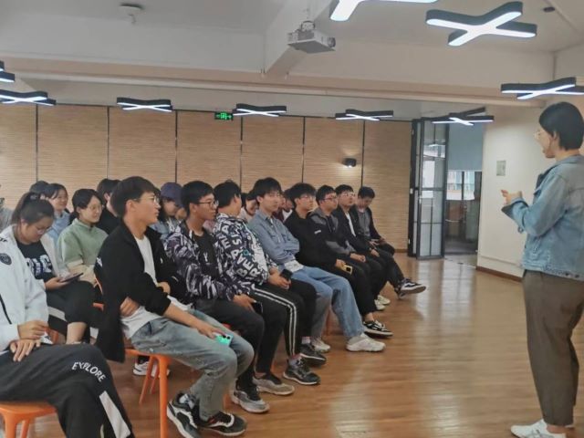 “影”入词赏 快乐职场——光影职场行第十一期：心灵捕手·教师专场