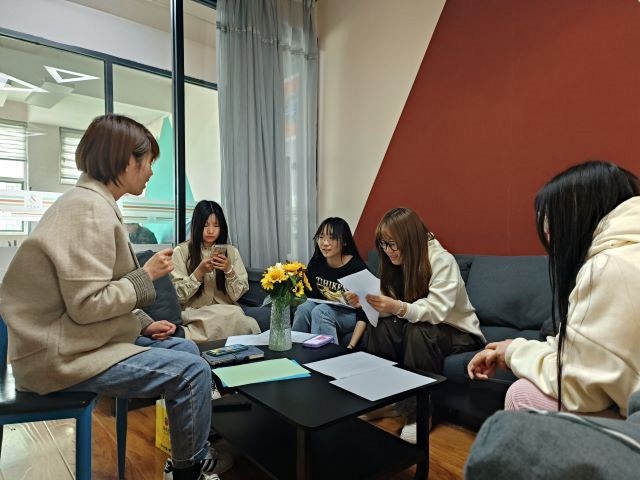 从折纸中体验趣味——三达书院全生异科导师活动