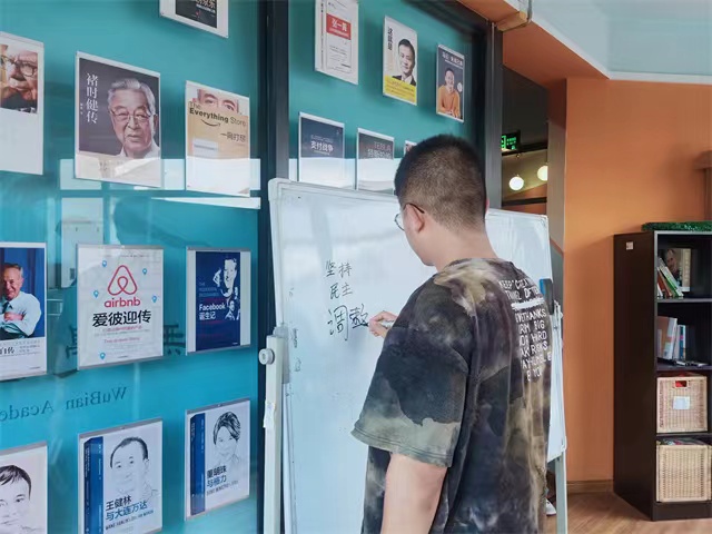 从“舞蹈房”到“鹅厂”我们的腾讯我们的以前——向商书屋第29期:《腾讯传》