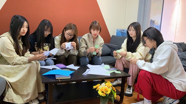 从折纸中体验趣味——三达书院全生异科导师活动