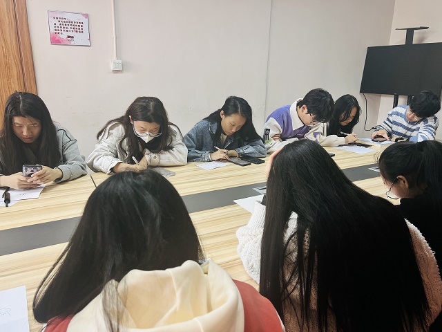 创意表情 心悦生活——杏花书院绘云端百态害羞片场