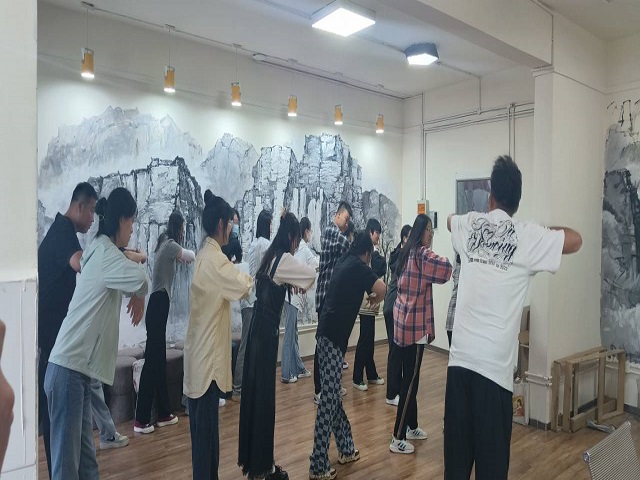 律动舞青春 会心交谈 释放天性——心情体验坊第一期