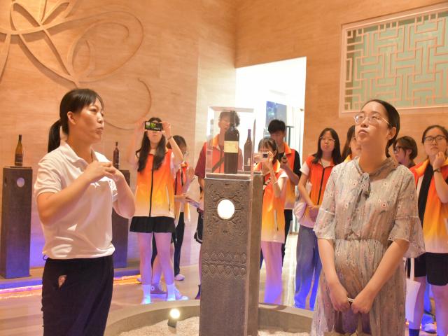 【三下乡】研学:酒庄与现代农业园 传统与现代的碰撞——杏花书院“三下乡”活动