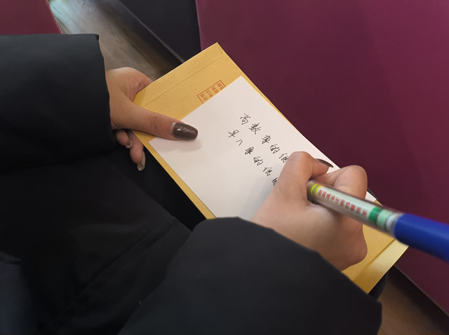 做情绪的主人 沉浸书院生活——社群对话情绪交换商店第1期:丢掉烦恼,带走快乐