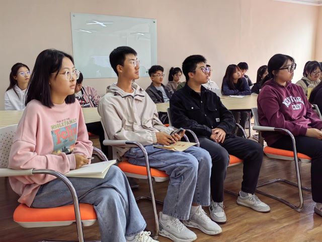 新闻如何写 听听她讲解 ——新闻酷play第2期:如何把握“5W+1H”