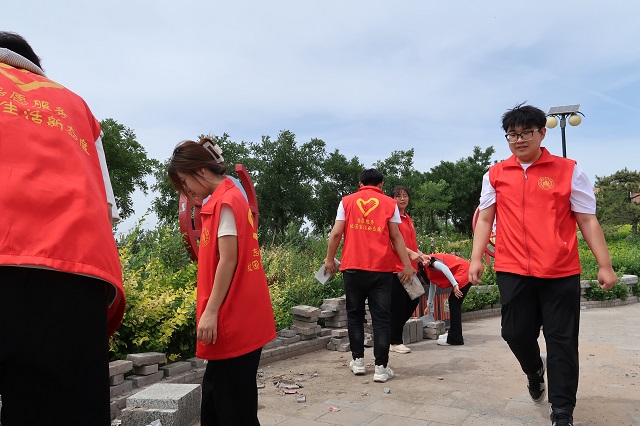 【三下乡】阳光清扫 村庄治理焕然一新