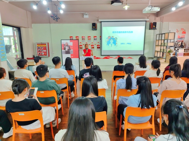 看劳模 讲劳模 有模有样学劳模——劳模进校园系列活动