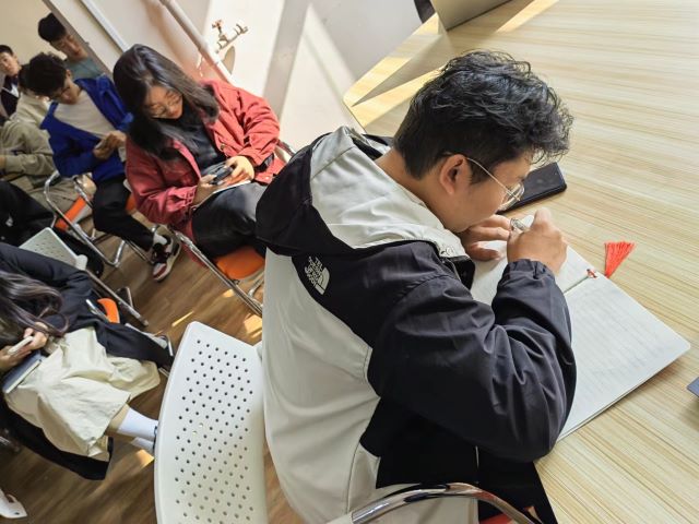 新闻如何写 听听她讲解 ——新闻酷play第2期:如何把握“5W+1H”